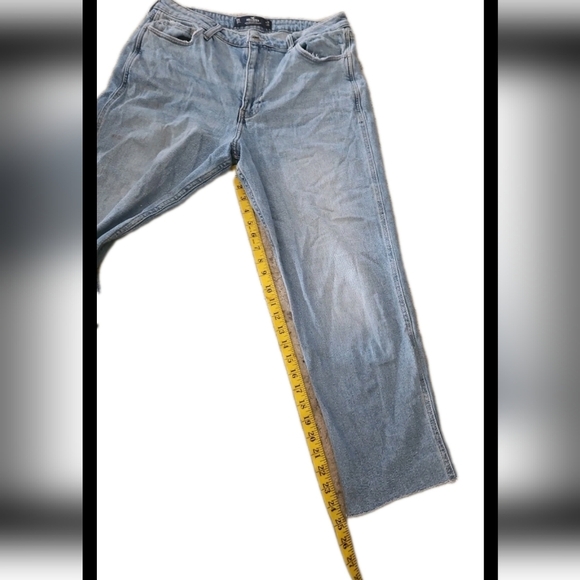 Hollister Womens Ultra High Rise Light Wash Mom Jean 13S/ 31 - Picture 12 of 15